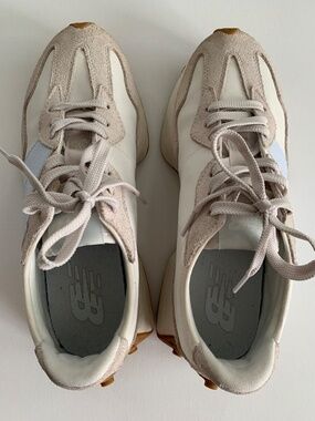NEW BALANCE 327 women’s Sneaker size 9.5 or Men's 8